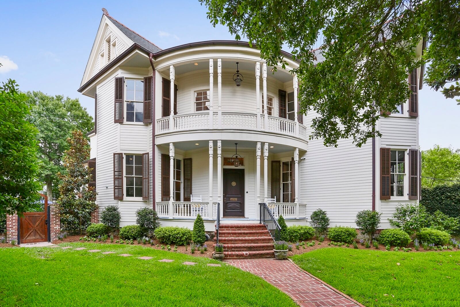 Elizabeth McNulty Garden District Latter & Blum